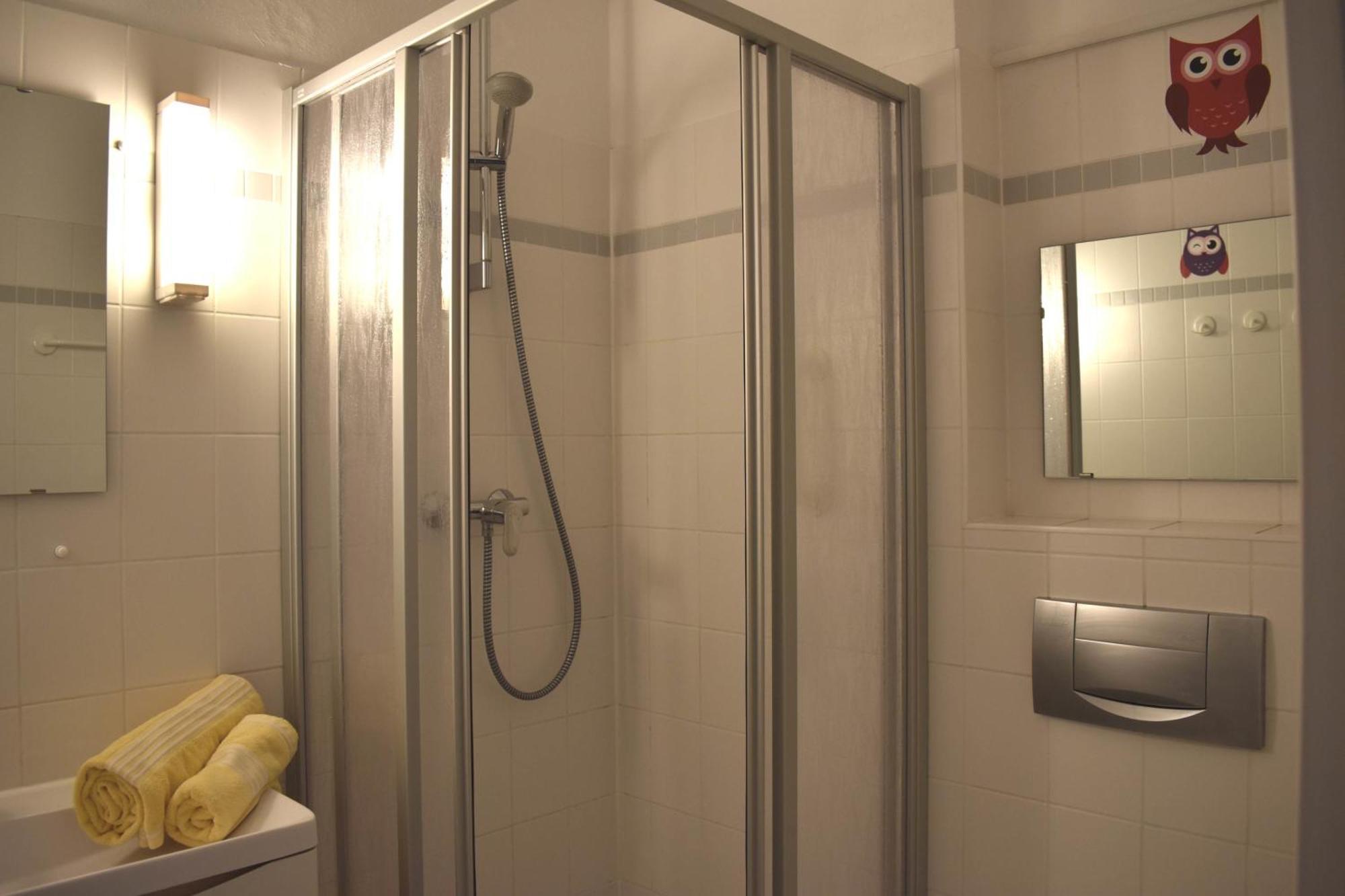 Resi E04 Apartment เพรโรว์ ภายนอก รูปภาพ